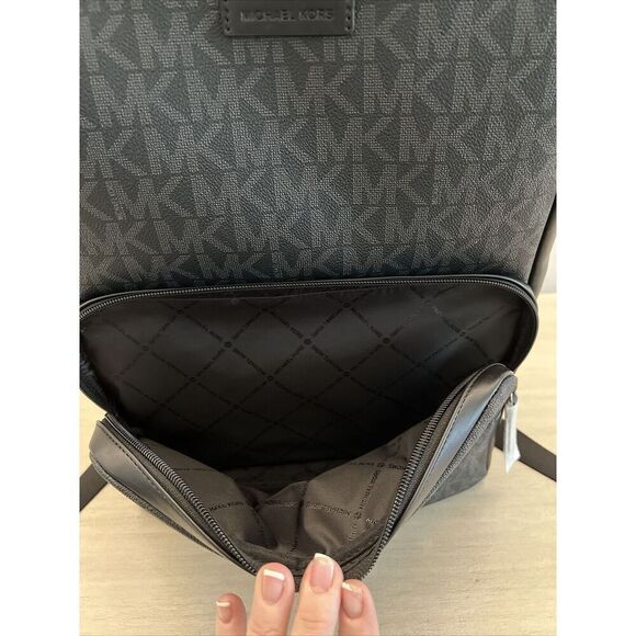 Michael Kors Signature EVERETT BLACK FRONT POCKET LARGE BACKPACK BAG UNISEX NEW - Picture 12 of 12